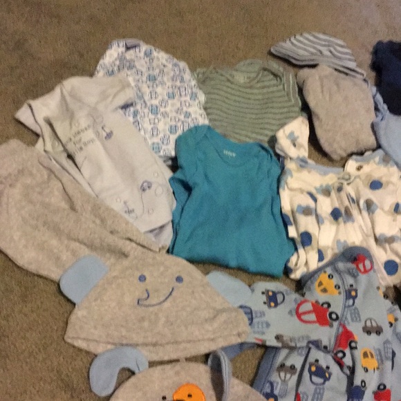 Newborn to three month clothing - Picture 2 of 4